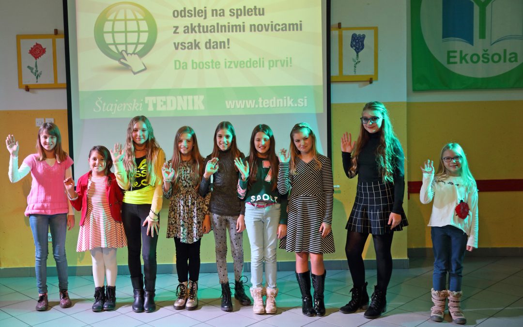 Otroci pojejo slovenske pesmi in se veselijo OŠ Starše